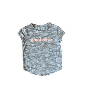 Grayson Social Girls Medium Light Grey Camo “Good Vibes” T Shirt